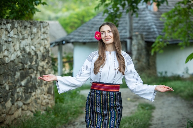 Photo beautiful traditional costume from moldova young girl wearing romanian traditional blouse