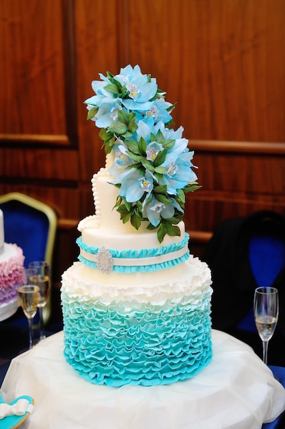 Beautiful turquoise threetiered wedding cake