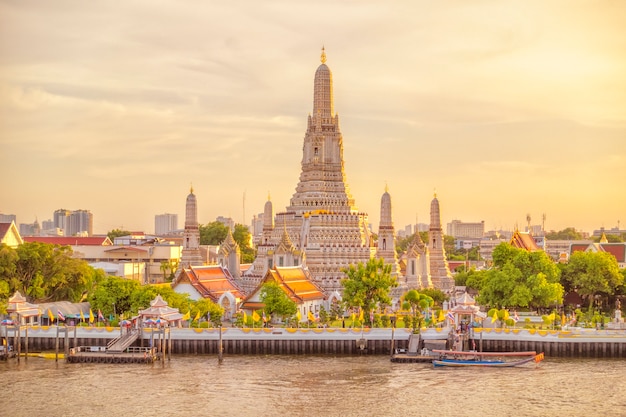 Beautiful view of Wat Arun Temple at sunset  in Bangkok, Thailand 