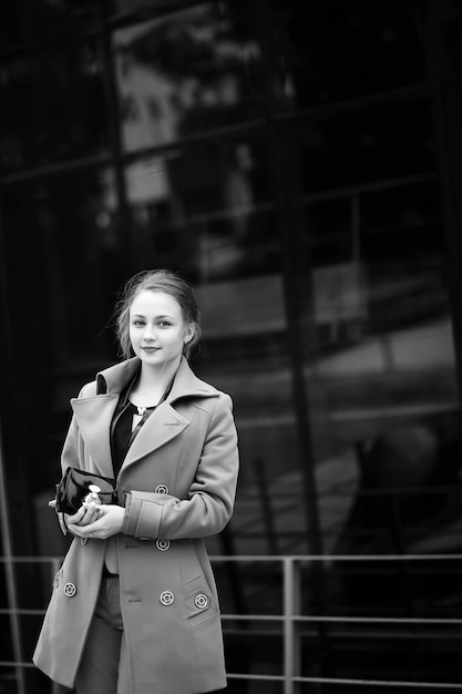 Photo beautiful woman at a business meeting black and white