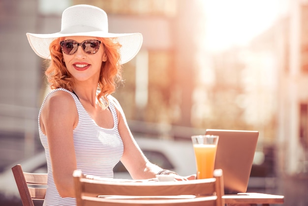 Beautiful woman using laptop on restaurante