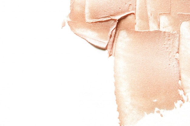 Beige smears of crushed highlighter or luminizer. 