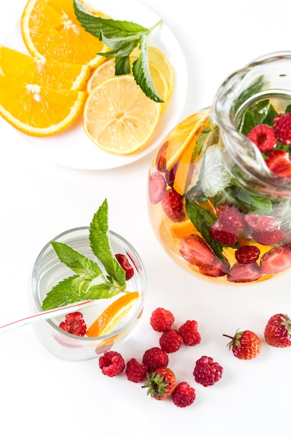 Berry drink with mint and lemon.