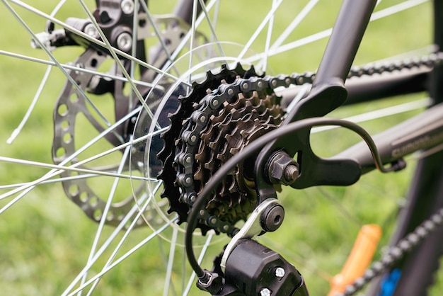 Bicycle gears disc brake and rear derailleur The switches are on the steering wheel