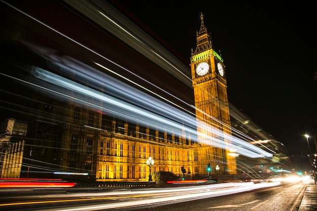 Photo big ben with low exposure city lights