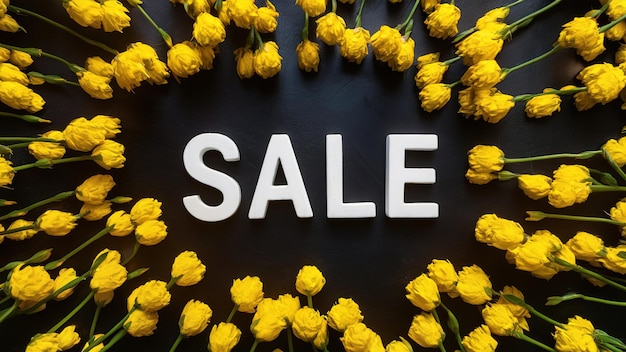 Photo a black background with a white word that says sale in yellow letters