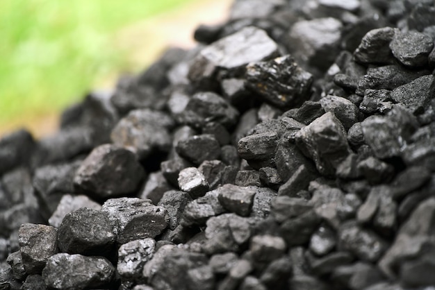 Photo black coal fragments closeup