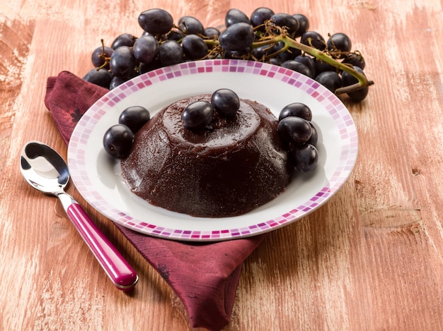 Black grape pudding