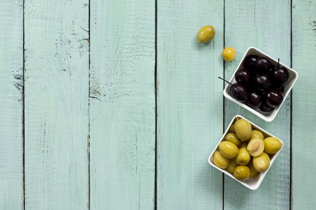 Black and green olives in bowls