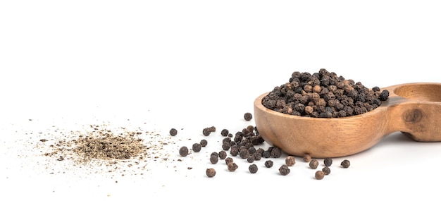 Black pepper seeds in wooden bowl