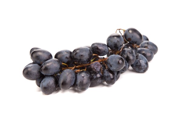 Photo black ripe grapes isolated on a white background