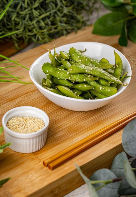 Blanched edamame with sesame