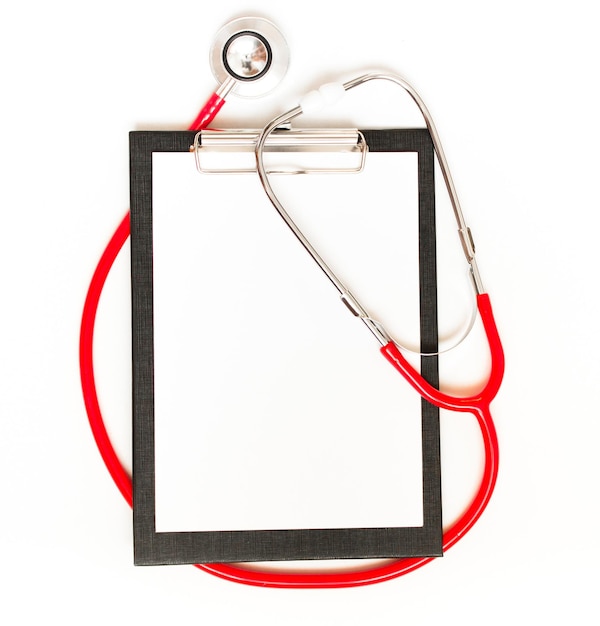 Photo blank medical clipboard with red stethoscope on white background. copy space.