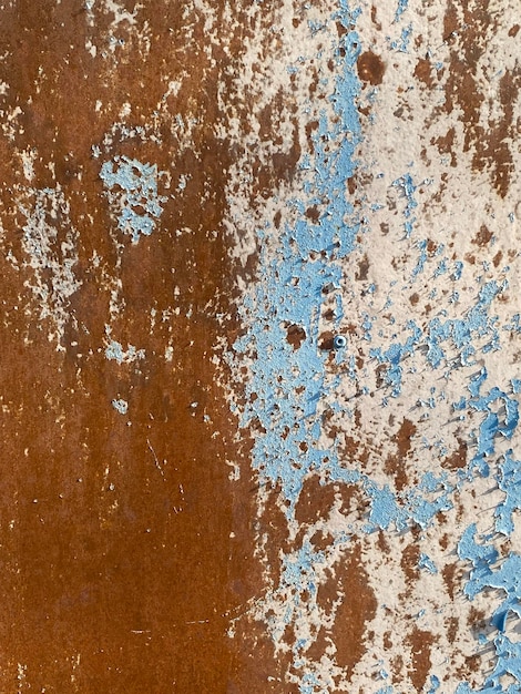 A blue and brown surface with a white stripe that says'blue'on it