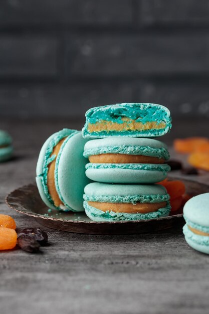 Photo blue macaroons on a grey concrete background vertical