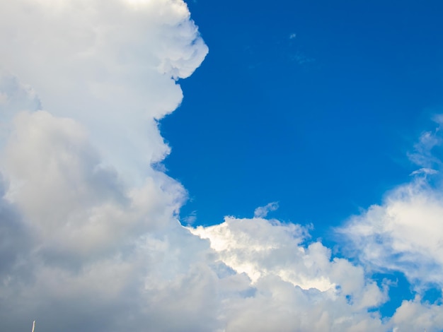 Blue sky with beautiful clouds