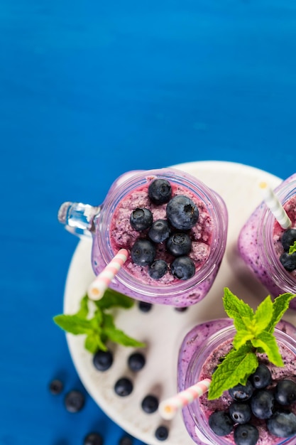 Photo blueberrie smoothie made with fresh organic blueberries and plain yogurt.