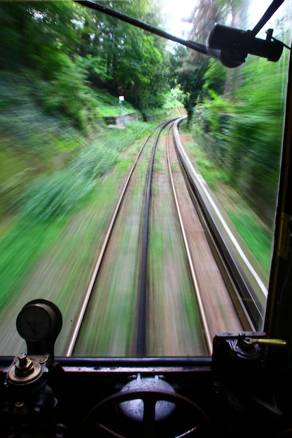 Photo blurred motion of train on track