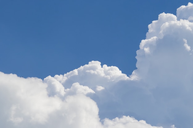 Blurry image of white clouds on the dark blue sky The more you look, the more you come up with new ideas, ideas and imaginations.