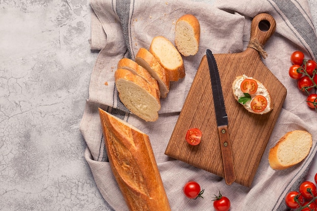 Board bread and tomatoes for making sandwiches