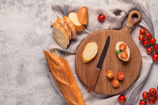 Board bread and tomatoes for making sandwiches