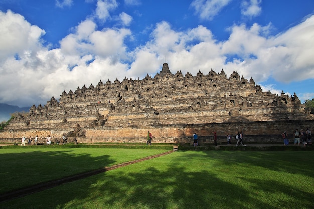 Photo borobudur, the great buddhist temple in indonesia