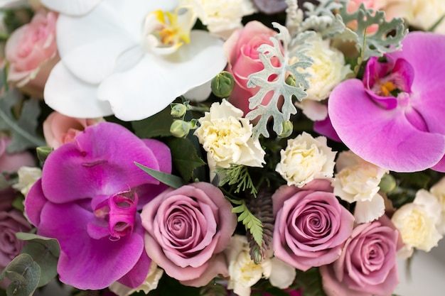 Bouquet of roses and orchids