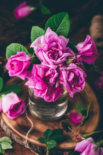 Bouquet of small pink garden roses in glass vase