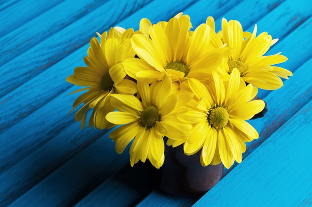 Bouquet of yellow daisies