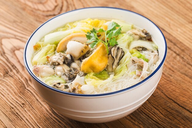 Photo a bowl of abalone oyster rice noodles