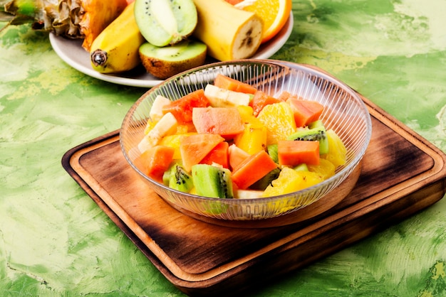 Photo bowl of fresh fruit salad