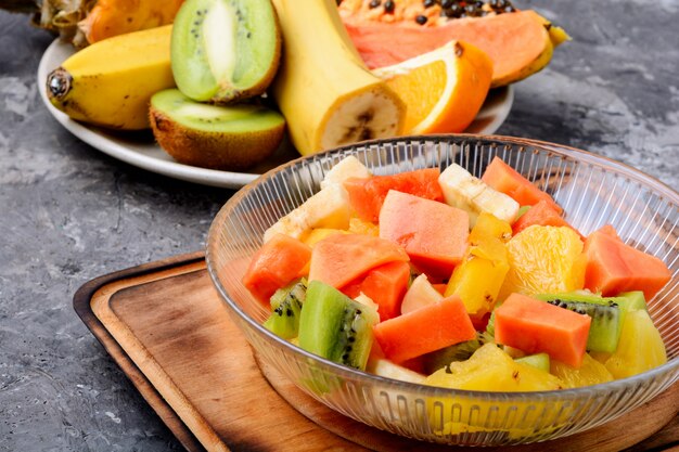 Photo bowl of fresh fruit salad