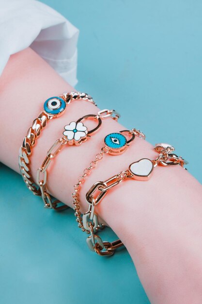 A bracelet with a blue eye and a silver chain that says " eye " on it.