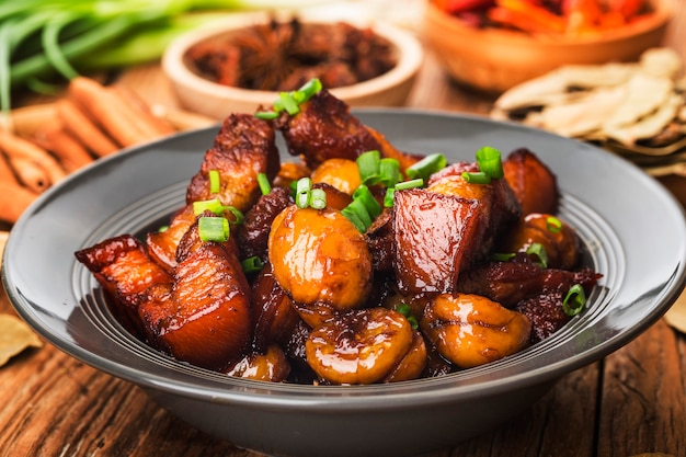 Braised pork with chestnuts