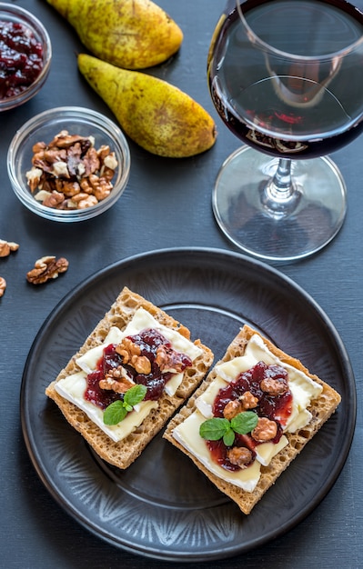 Bread with brie and jam