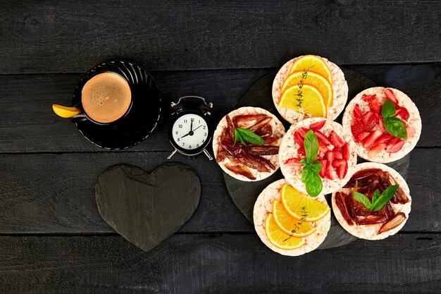 Photo breakfast for valentines day with cup of coffee,