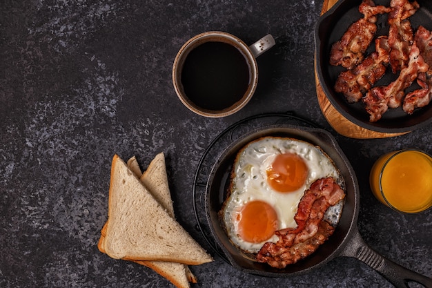 Breakfast with bacon and fried egg