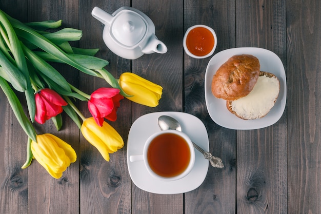 Breakfast with flowers