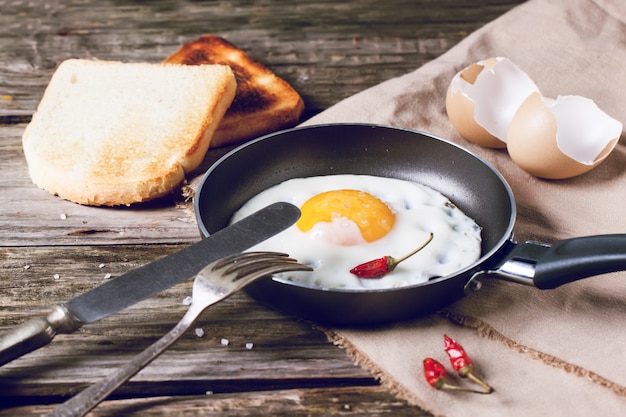 Photo breakfast with fried eggs