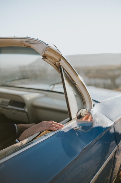 Bride and groom in a blue car