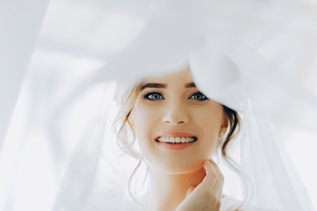 Photo bride with big beautiful eyes