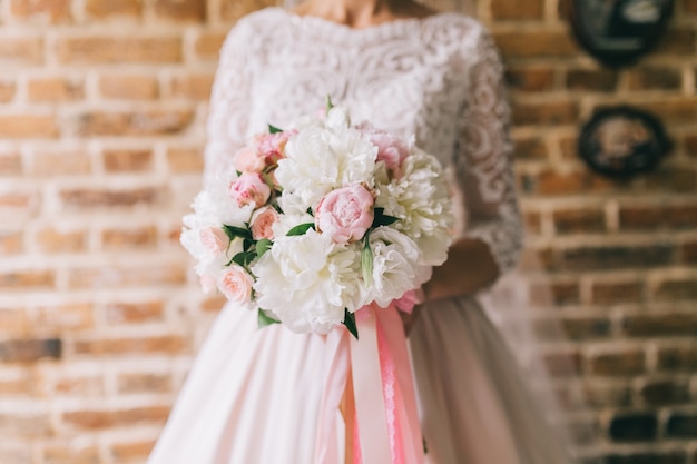 Bride with bouquet pink and white pions on the wedding.