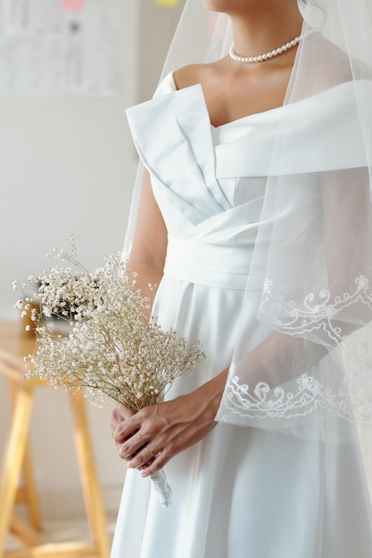 Bride with Minimalistic Bouquet