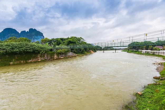 Photo bridge over river against sky