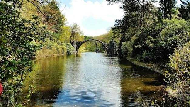 Photo bridge over river against sky