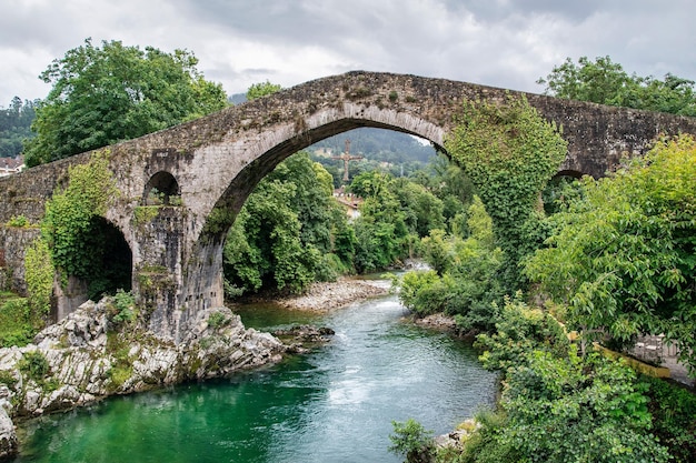 a bridge that has a river running through it