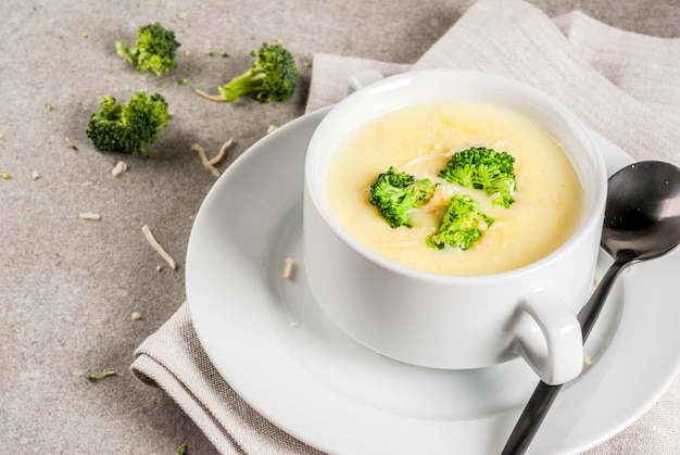 Broccoli, cheese and chicken soup