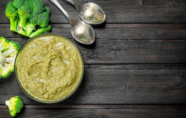 Broccoli puree with a spoon