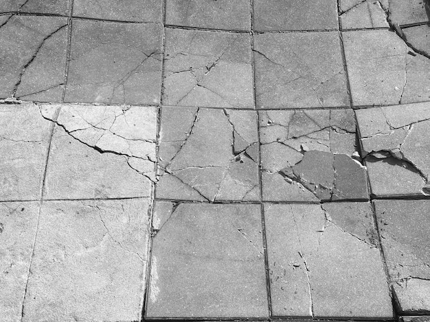 Photo broken slabs footpath in the city