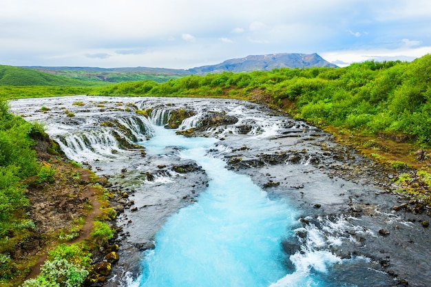 Photo bruarfoss waterfall in south iceland. beautiful summer landscape